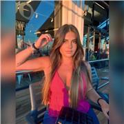 Graduada en publicidad y relaciones públicas con turismo en la Universidad de Cádiz, con el título de bachillerato de ccss